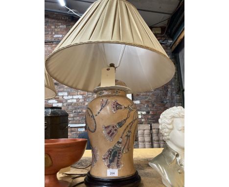 A LARGE ORIENTAL STYLE TABLE LAMP WITH SHADE AND EMBOSSED SWAG DECORATION HEIGHT TO BULB FITTING 51CM 