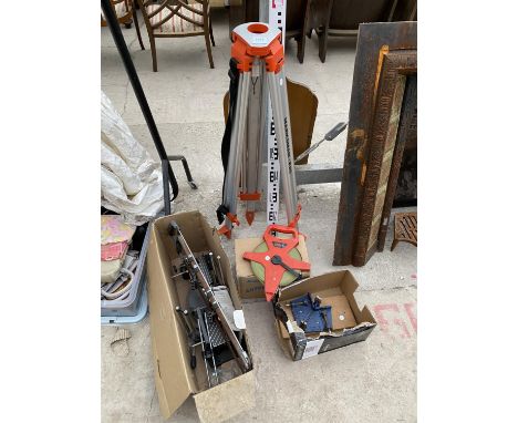 AN ASSORTMENT OF TOOLS TO INCLUDE A MITRE SAW, A MARKSMAN TIRPOD AND A VICE ETC 