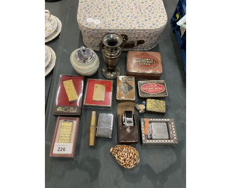 VARIOUS COLLECTABLES ITEMS TO INCLUDE LIGHTERS, TINS, PEWTER VASE WITH A CARRY CASE ETC 