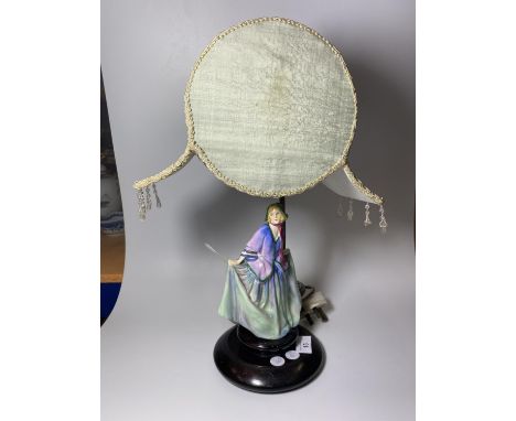 A ROYAL DOULTON CERAMIC LADY FIGURE (SWEET ANN HN1318) TABLE LAMP WITH SHADE 