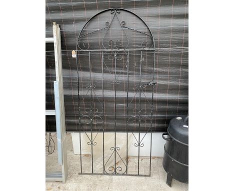 A WROUGHT IRON PEDESTRIAN GARDERN GATE (H:182CM W:81CM) 