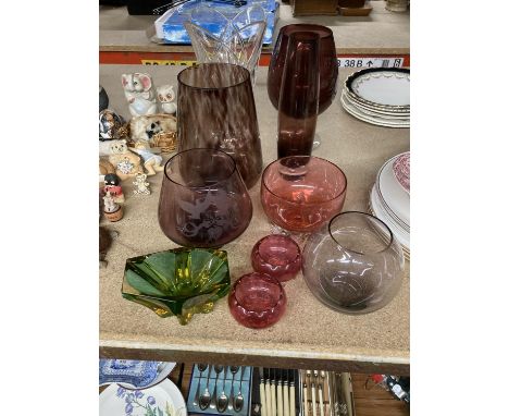 A COLLECTION OF GLASSWARE TO INCLUDE CRANBERRY SALT POTS, CRYSTAL TULIP VASE, BUD VASE, FOOTED ANNIVERSARY FOOTED VASE ETC., 