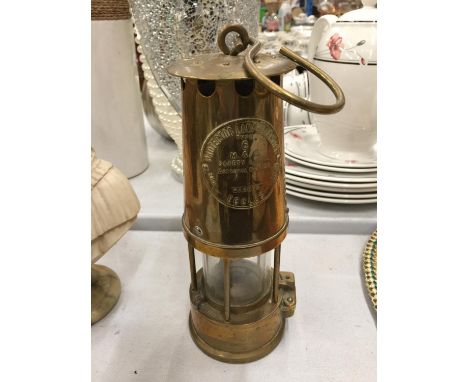 A VINTAGE ECCLES BRASS MINERS SAFETY LAMP HEIGHT 23CM 