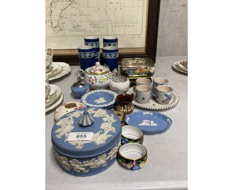 VARIOUS CERAMIC ITEMS TO INCLUDE WEDGWOOD JASPERWARE, COALPORT, POOLE ETC 