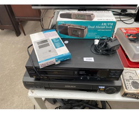 AN ASSORTMENT OF ITEMS TO INCLUDE A PANASONIC VHS PLAYER, A CROWN CD PLAYER AND AN ALARM CLOCK ETC 