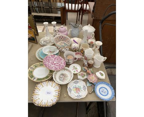 AN ASSORTMENT OF CERAMIC ITEMS TO INCLUDE A ROYAL ALBERT 'APRIL SHOWERS' PLATE, A MINTON PIN DISH AND CANDLESTICKS ETC 
