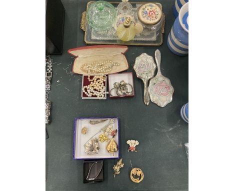 A QUANTITY OF COSTUME JEWELLERY TO INCLUDE PEARLS, BROOCHES, ETC PLUS A PETIT POINT TRAY AND TRINKET BOX, BRUSH AND MIRROR SE