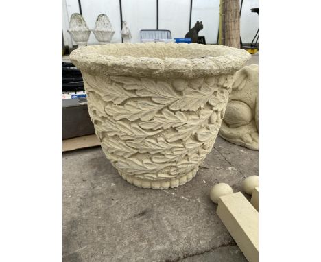 AN AS NEW EX DISPLAY CONCRETE LARGE OAKLEAF TUB *PLEASE NOTE VAT TO BE PAID ON THIS ITEM* 