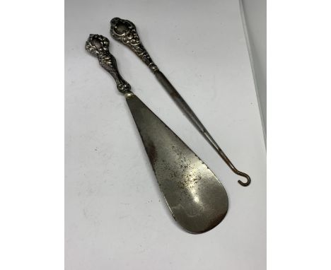 TWO HALLMARKED CHESTER SILVER HANDLED ITEMS TO INCLUDE A BUTTON HOOK  AND A SHOE HORN 