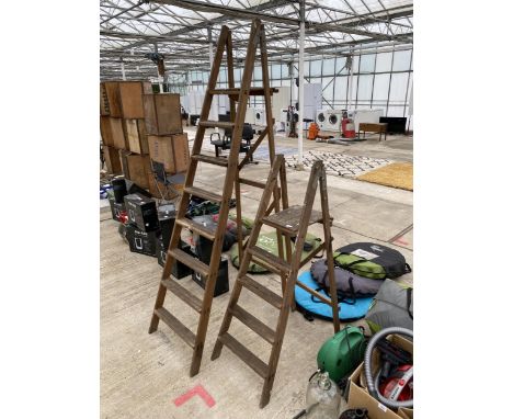 TWO VINTAGE WOODEN STEP LADDERS TO INCLUDE A FOUR RUNG AND A SEVEN RUNG 