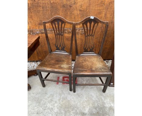 A PAIR OF CHIPPENDALE STYLE DINING CHAIRS 