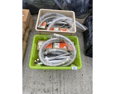 AN ASSORTMENT OF HARDWARE TO INCLUDE PIPES AND PIPE CLIPS ETC 