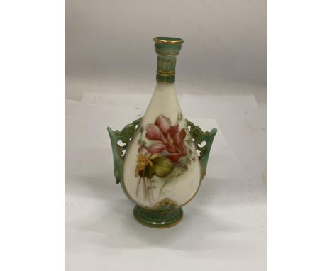 AN ANTIQUE ROYAL WORCESTER HAND PAINTED VASE WITH FLORAL DESIGN 