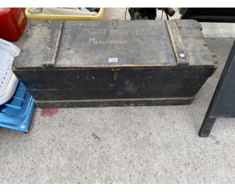 A VINTAGE WOODEN TOOL CHEST BEARING THE NAME 'DAVID BLOOM LTD MANCHESTER' 