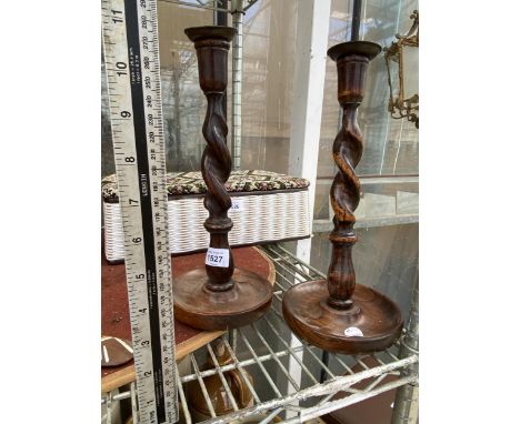 A PAIR OF VINTAGE OAK TURNED CANDLESTICKS 