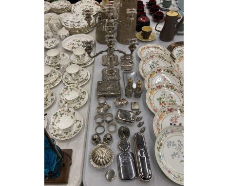 A QUANTITY OF SILVER PLATED ITEMS TO INCLUDE CANDLEABRAS, TABLE LIGHTERS, NAPKIN RINGS, TRINKET BOXES, CRUET SETS, ETC 