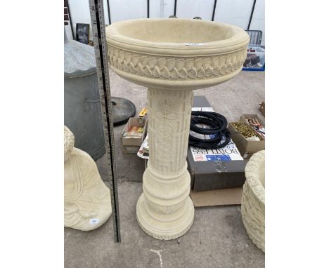 AN AS NEW EX DISPLAY CONCRETE ROSE PILLAR BIRDBATH *PLEASE NOTE VAT TO BE PAID ON THIS ITEM* 