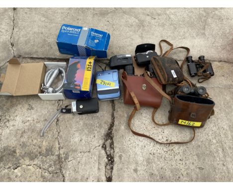 AN ASSORTMENT OF ITEMS TO INCLUDE BINOCULARS AND A POLAROID CAMERA ETC 