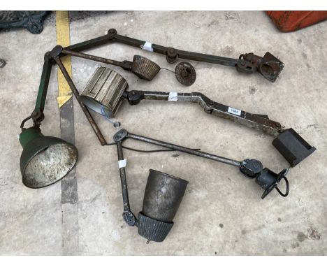 AN ASSORTMENT OF VINTAGE ADJUSTABLE WORK SHOP LAMPS 