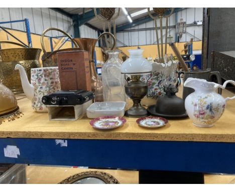 A MIXED LOT TO INCLUDE AN ENSIGN SELFIX '20' CAMERA, BOXED, AYNSLEY 'PEMBROKE PLANTER, LIMOGES PIN TRAYS, COPPER JUG, GLASSWA