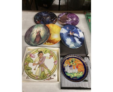 A COLLECTION OF CABINET PLATES TO INCLUDE ROSENTHAL EXAMPLE, HEINRICH, ROYAL WORCESTER ETC 