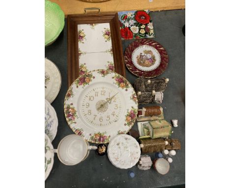 A COLLECTION OF CERAMIC COTTAGES, ROYAL ALBERT 'OLD COUNTRY ROSES' CLOCK AND TRAY, TRINKET BOX, ETC 