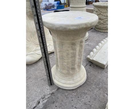 AN AS NEW EX DISPLAY CONCRETE SMALL PLINTH *PLEASE NOTE VAT TO BE PAID ON THIS ITEM* 