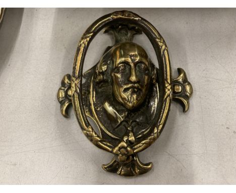 A BRASS SHAKESPEARE DOOR KNOCKER 