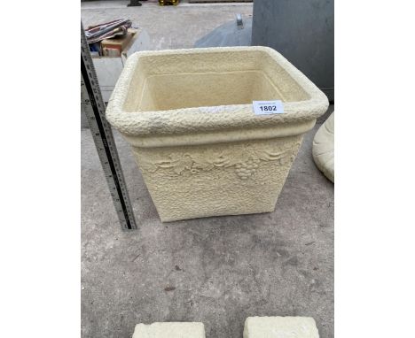AN AS NEW EX DISPLAY CONCRETE SQUARE PLANTER *PLEASE NOTE VAT TO BE PAID ON THIS ITEM* 