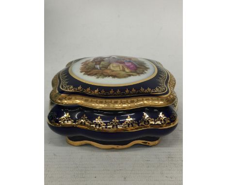 A LOVELY VERITABLE PORCELAINE D'ART LIMOGES COBALT BLUE AND GOLD COURTING SCENE TRINKET BOX 