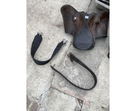 A VINTAGE LEATHER HORSE RIDING SADDLE 