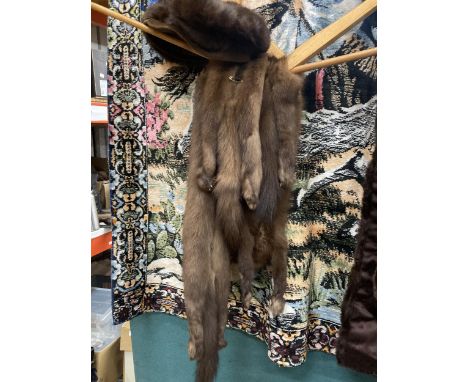 A VINTAGE MINK STOLE AND A FUR HAT 
