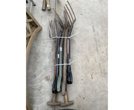 SIX VARIOUS VINTAGE GARDEN FORKS 