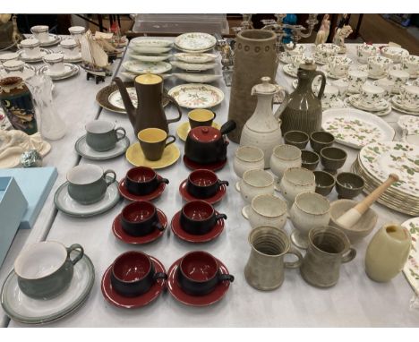 A COLLECTION OF CERAMICS TO INCLUDE RETRO POOLE TEASET, STONEWARE STUDIO POTTERY GOBLETS AND JUG, FURTHER TEA SET ETC 