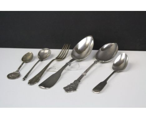 A small collection of cutlery to include a silver Russian spoon.