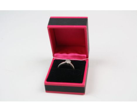 White Gold Ring with central diamonds of 25 points. approx.