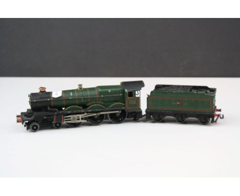 A vintage Hornby Dublo Bristol Castle 7013 model steam train and tender.