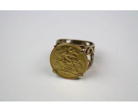 A 1904 Half Sovereign mounted in a yellow metal ring.