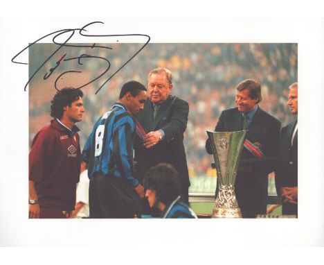 Paul Ince Signed Inter Milan 8x12 Photo. Good condition. All autographs come with a Certificate of Authenticity. We combine p