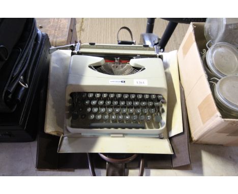 A Underwood 18 portable typewriter 