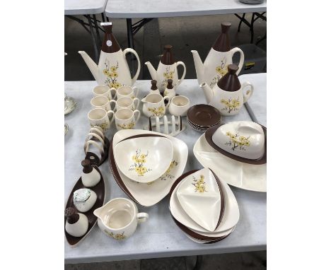 A LARGE CARLTON WARE CERAMIC DINNER SERVICE (QTY) 