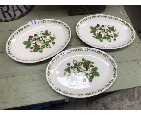 A SET OF THREE 'PORTMEIRION' CERAMIC OVAL PLATTERS 