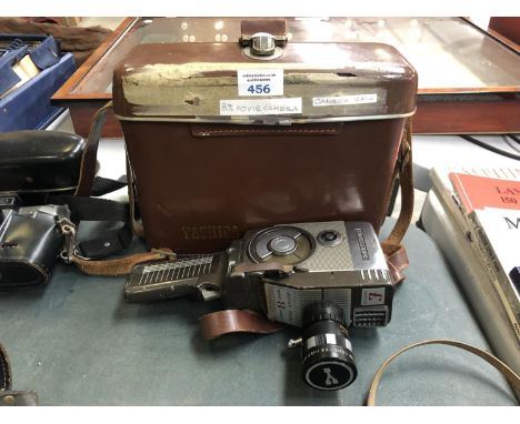 A VINTAGE CASED 'YASHICA' REFLEX ZOOM 8-E CINE CAMERA 