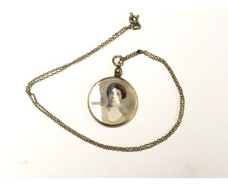 A LADIES YELLOW METAL NECKLACE WITH PORTRAIT FOB PENDANT 