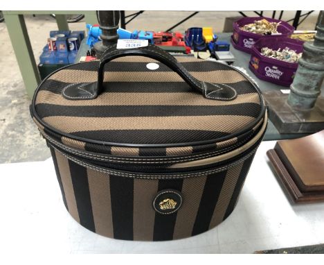 AN AS NEW M &amp; S VANITY CASE 