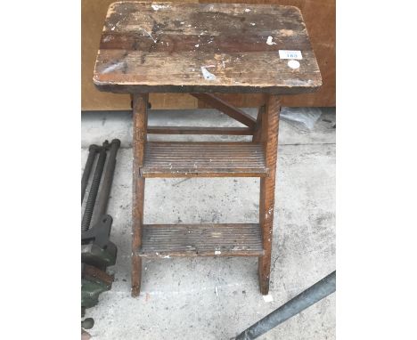 A VINTAGE TWO RUNG WOODEN STEP LADDER 