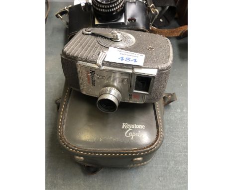 A VINTAGE CASED 'KEYSTONE' CAPRI U.S.A. 25X CINE CAMERA 