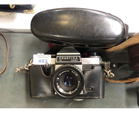A VINTAGE CASED 'PRAKTICA' PL NOVA I CASED CAMERA 