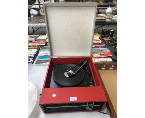 A RETRO 'B.S.R' CASED RECORD PLAYER TURNTABLE 