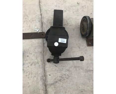 A RECORD NO 8 BENCH VICE 